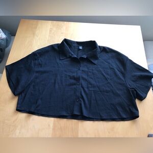 SHEIN Black Textured Fabric buttoned down crop top